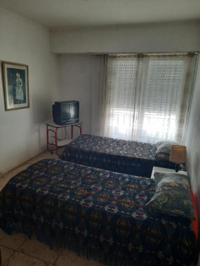economica Habitacion en casa de familia terminal nueva Wifi Tarjetas libre de impuestos y otros cargos!